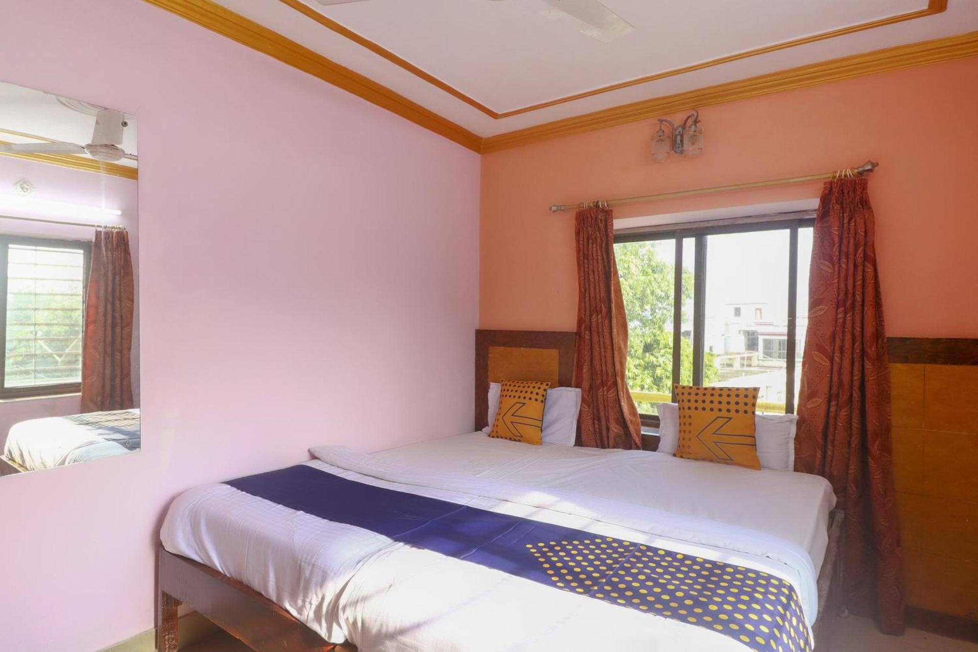 Spot On 75963 Hotel Prince Bodh Gaya Dış mekan fotoğraf